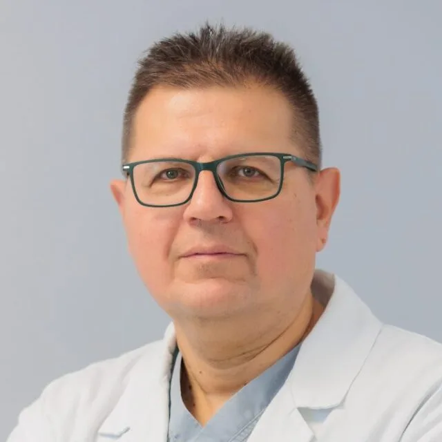 https://evasaridentist.com/wp-content/uploads/2024/12/Prof.-dr-Miroslav-Ilic-682x1024-1-e1734258617515-640x640.jpg